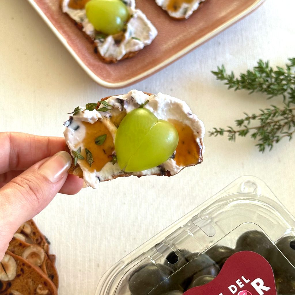 receta-san-valentin-tostas-con-uvas-