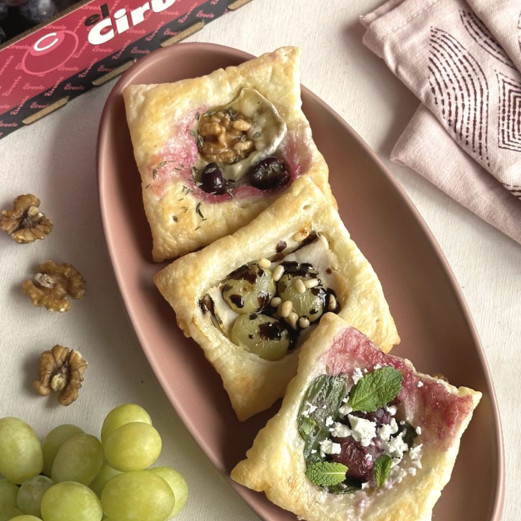 receta-aperitivo-hojaldre-con-uvas