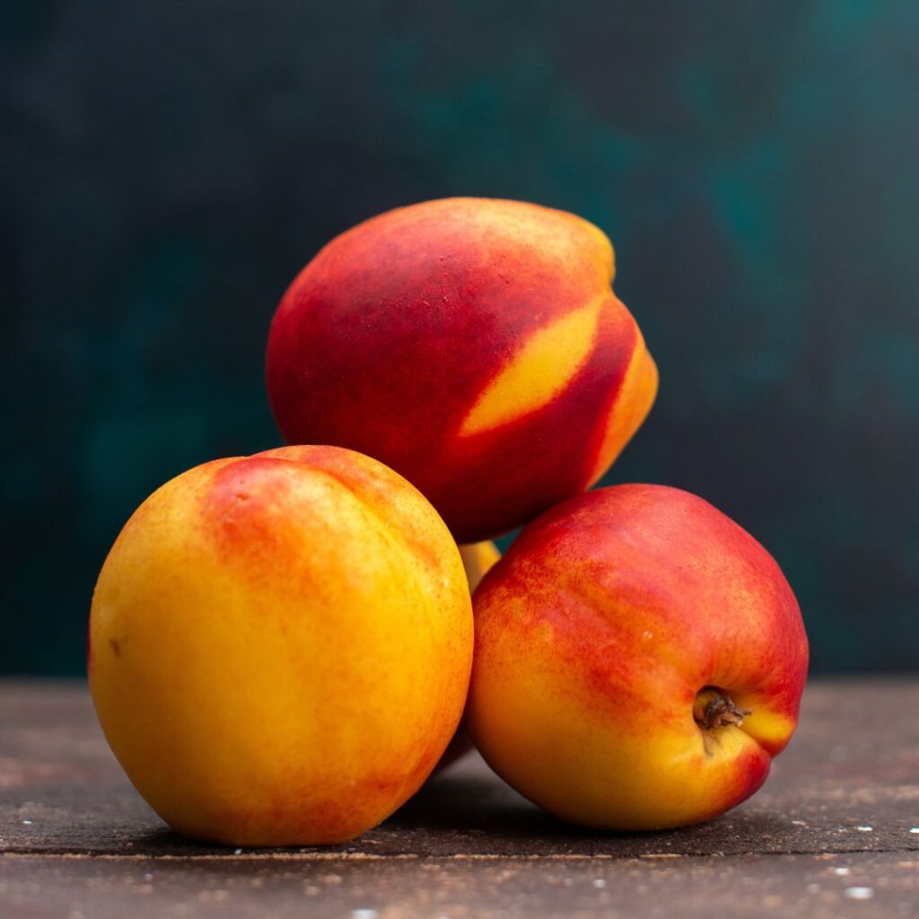 la-nectarina-estriñe-o-ayudan-a-ir-al-baño